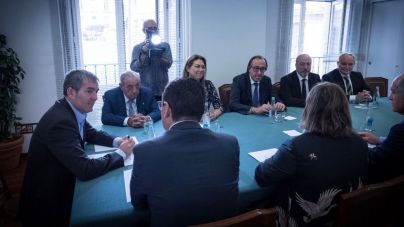 Clavijo analiza con las aerolíneas la mejora de la conectividad en frecuencias y plazas