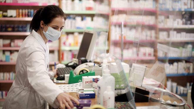 Sin fecha para la retirada de mascarillas en hospitales y farmacias