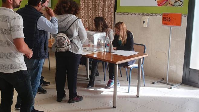 Una encuesta asegura que 900.000 votantes del PSOE lo harán por el PP