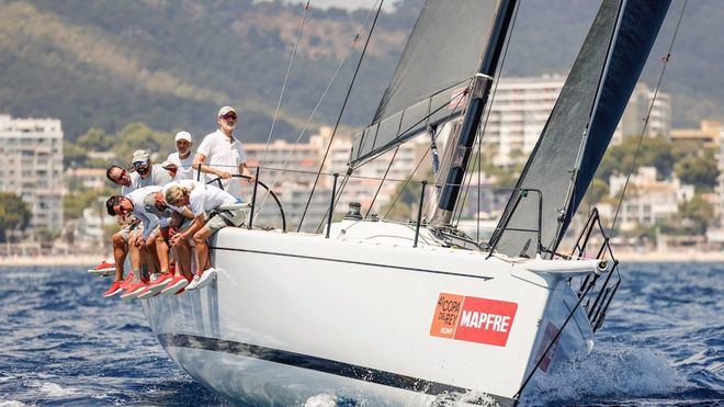 El 'Aifos' de Felipe VI se impone en la regata costera