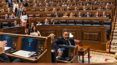 Vox abandona el pleno sobre lenguas cooficiales que empezó en gallego