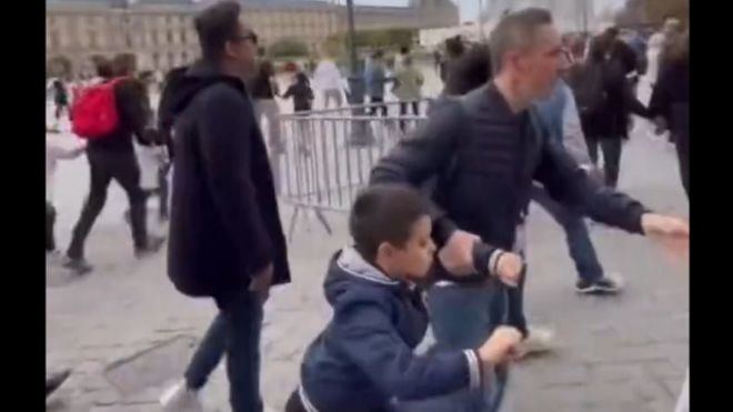 El Louvre: evacuado y cerrado al público por riesgo de atentado