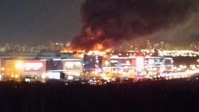 Un tiroteo en una sala de conciertos deja decenas de muertos en Moscú