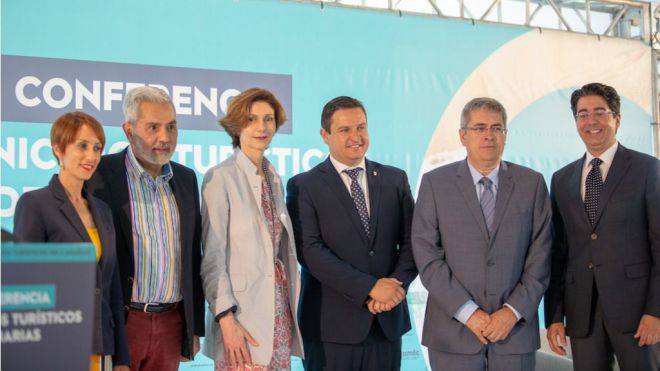 La secretaria de Estado aliada de los municipios turísticos de Canarias