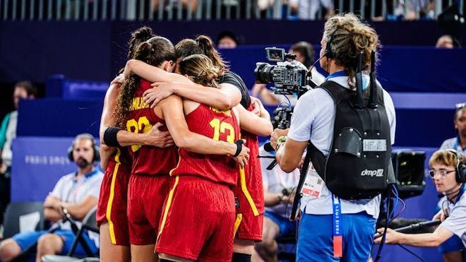 España tumba a la anfitriona Francia