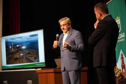 Román Rodríguez evalúa las inversiones de 11 millones aportados por el Gobierno a Gáldar