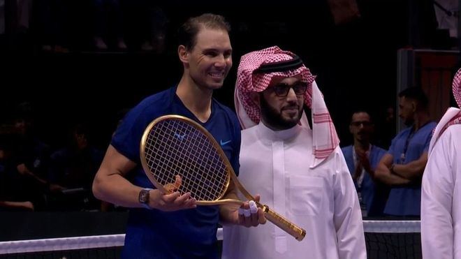 Una raqueta de oro para Rafa Nadal en Arabia