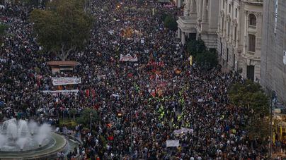 Miles de personas se manifiestan en Valencia para pedir la dimisión de Mazón
