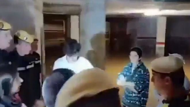 Tenso encuentro de Robles con unos vecinos de Paiporta