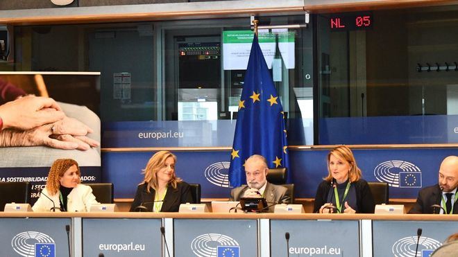 El PP defiende la creación de un Estatuto Europeo del Cuidador