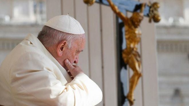 El Papa mejora aunque su pronóstico sigue siendo reservado