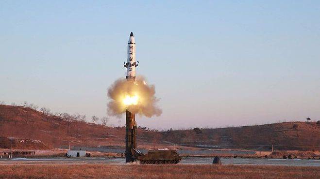 Corea del Norte lanza un misil balístico que podría haber llegado a EEUU