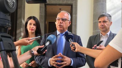 Curbelo demanda voluntad política y convicción para resolver el caos que sufre el puerto de Los Cristianos