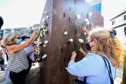 Ofrenda floral por el 13º aniversario de la tragedia del vuelo JK5022