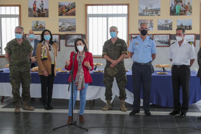 Robles da las gracias al operativo que participó en la emergencia del volcán de La Palma