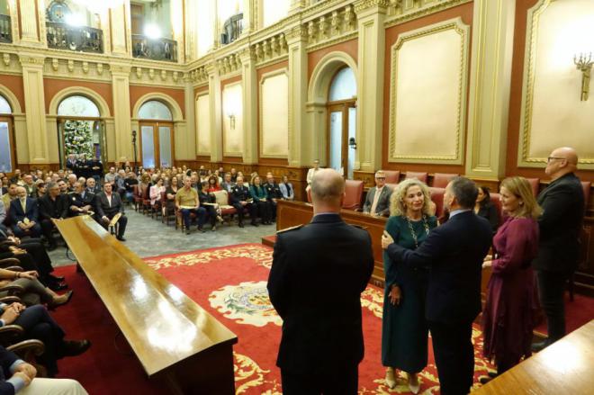 Santa Cruz entrega las Medallas al Mérito a 93 trabajadores del Consistorio