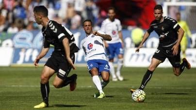 El Tenerife gana con solvencia en el Heliodoro