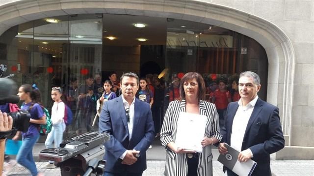 La FEHT, ASCAV y colectivos de Canarias piden paralizar la ley turística