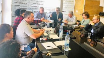 Pedro Quevedo traslada a los estibadores que el “único jefe” de NC en el Congreso es Canarias