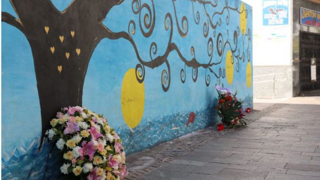 Arona recuerda a las víctimas del derrumbe del edificio de Los Cristianos en el tercer aniversario de la tragedia