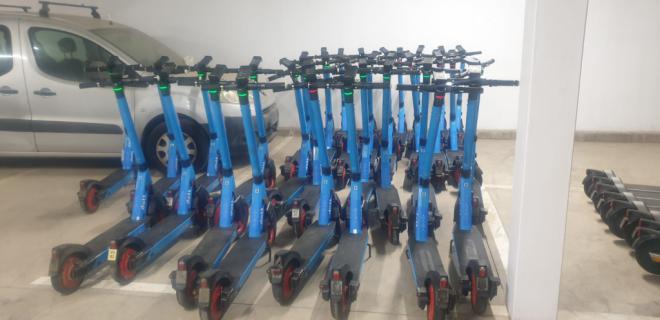 Tías retira de la vía pública los patinetes de alquiler
