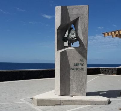 El Pinar rinde homenaje al mero Pancho con una escultura en La Restinga
