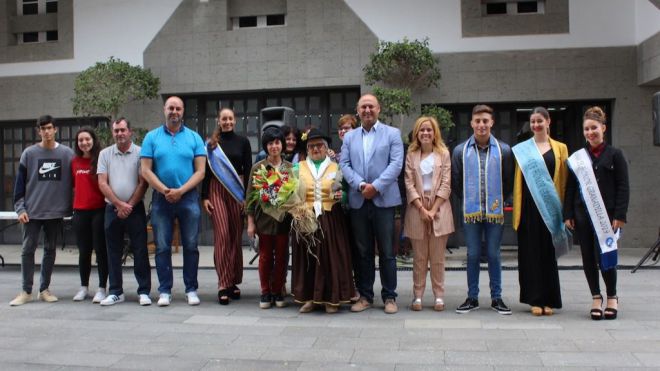 Rosa Espínola, premio 'Granadilla Artesana' por su labor textil en el municipio