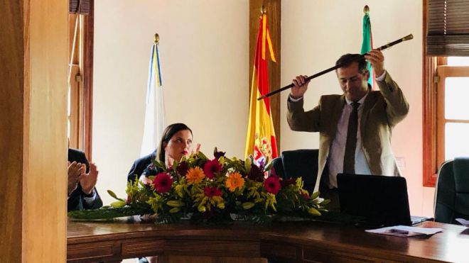 Emiliano Coello repite como alcalde tras recibir el apoyo de los siete concejales de ASG
