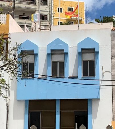 Cs pide explicaciones al tripartito por el uso de la bandera de las 7 estrellas verdes en la Casa del Migrante