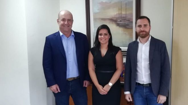 Yaiza Castilla se reúne con Pedro Ortega e Isaac Castellano para recibir el traspaso de poderes