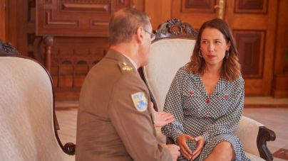 La alcaldesa de Santa Cruz de Tenerife recibe la visita del teniente general del Mando de Canarias