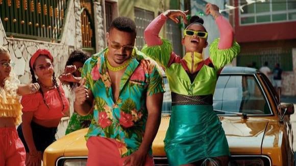Paloma Suárez protagoniza el vestuario del nuevo videoclip de la cantante portuguesa “Blaya”