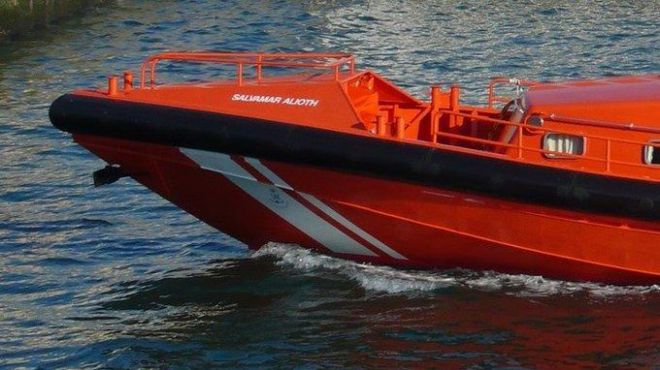 Salvamento Marítimo rescata una patera al suroeste de Gran Canaria con 30 personas a bordo, entre ellas bebés