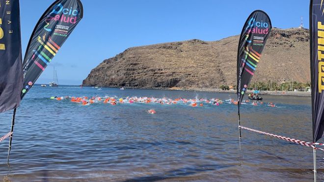 La Gomera se lanza al agua en su primera travesía a nado