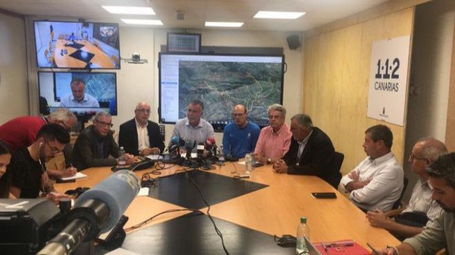 Las rachas de viento de más de 50 km/h no permiten que se de por controlado el incendio en Gran Canaria