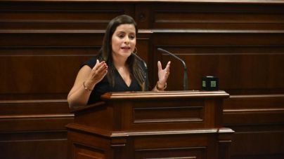 Yaiza Castilla reitera su compromiso “con la conectividad aérea de Canarias” como eje principal de su departamento