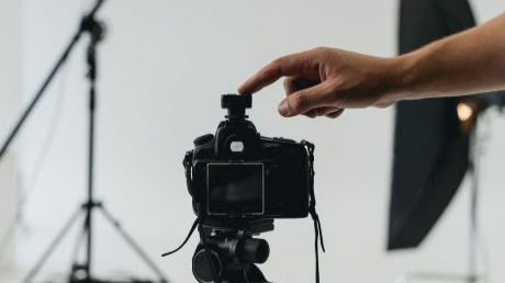 Detenido un fotógrafo en Gran Canaria al engañar a 43 menores para crear contenido pornográfico infantil
