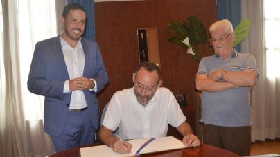 El alcalde felicita al periodista teldense José Naranjo por la Cruz de la Orden del Mérito Civil