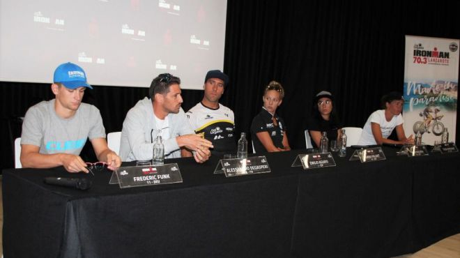 Triatletas de élite compiten en Playa Blanca por la corona del Ironman 70.3 Lanzarote