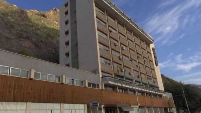 Desalojada la Casa del Mar de Santa Cruz por desprendimientos en la ladera trasera