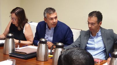 “El nuevo gobierno municipal frena el reasfaltado de calles de Santa Cruz”