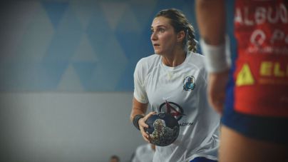 El Balonmano Salud roza su primera victoria