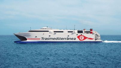 El Grupo Armas Trasmediterránea fortalece el puente marítimo entre las capitales canarias