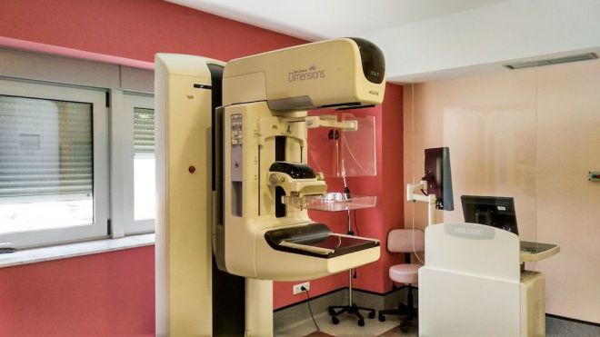 Sanidad insiste en el Día Mundial contra el Cáncer de Mama en la importancia de la detección precoz