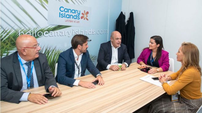 Castilla acuerda con las patronales turísticas una estrategia unificada ante el impuesto al queroseno
