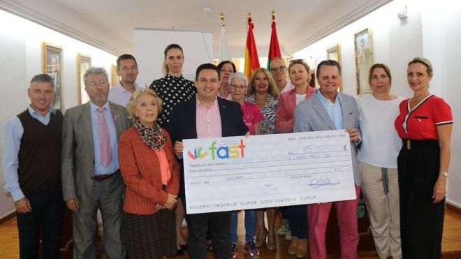 La X Gala Solidaria del FAST recauda 15.000 euros para la lucha contra el cáncer de mama