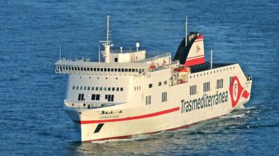 Fomento y Trasmediterránea prorrogan el contrato de servicio público en la línea Cádiz-Canarias