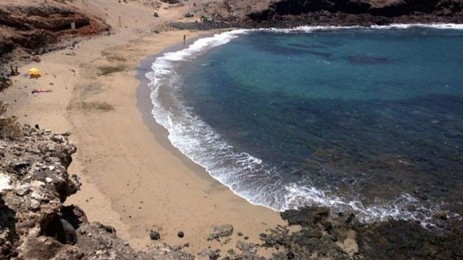 Una encuesta ciudadana decidirá si Aguadulce se convierte en playa nudista