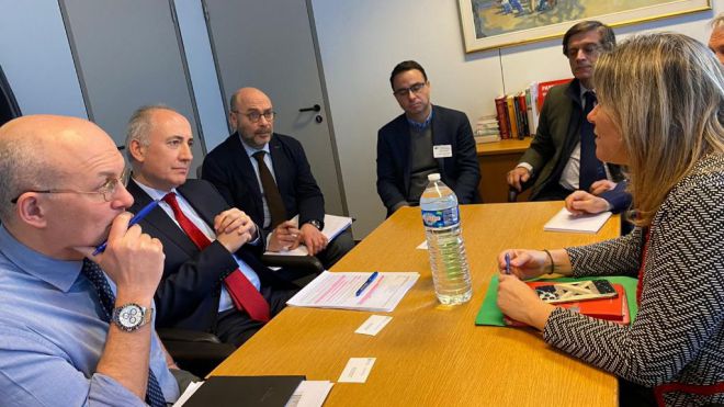Canarias solicita a la UE esfuerzos ante la difícil situación de los mercados para los plataneros