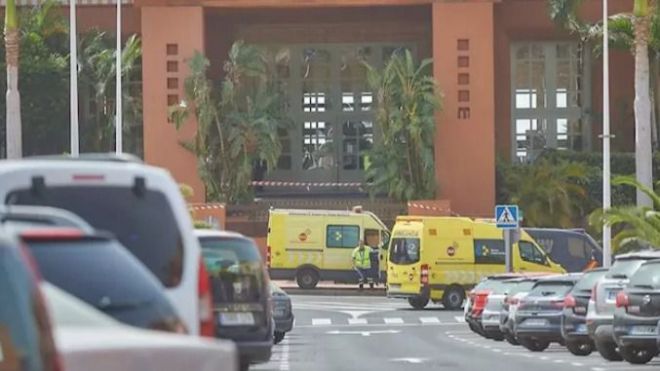 Autorizan la salida de 130 clientes del hotel de Adeje en aislamiento por coronavirus
